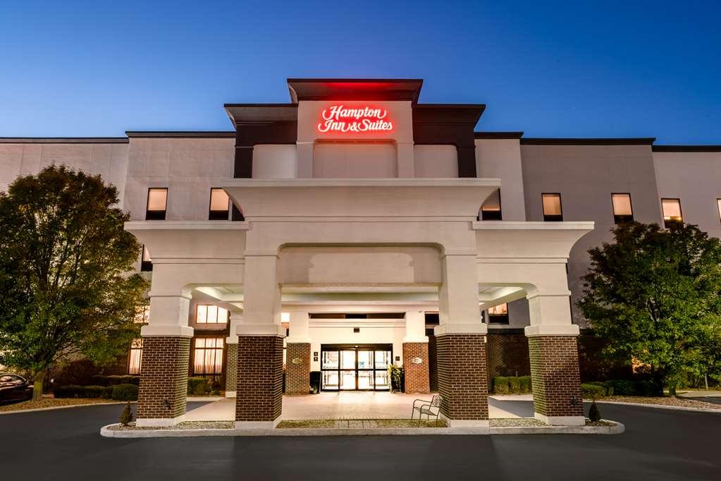 Hampton Inn & Suites Muncie Exterior photo