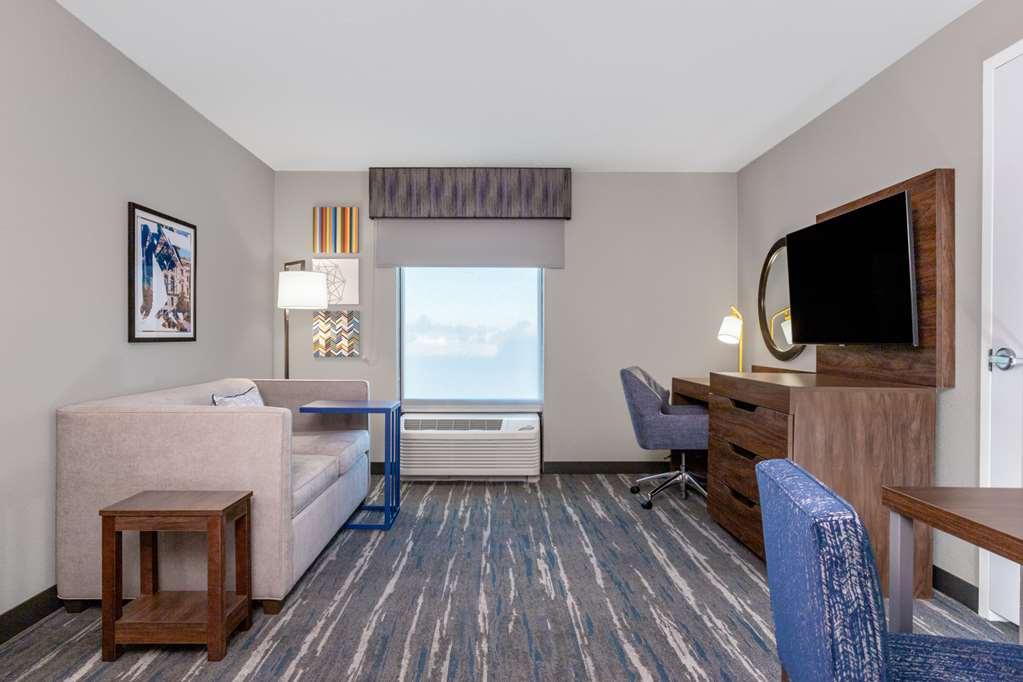 Hampton Inn & Suites Muncie Room photo